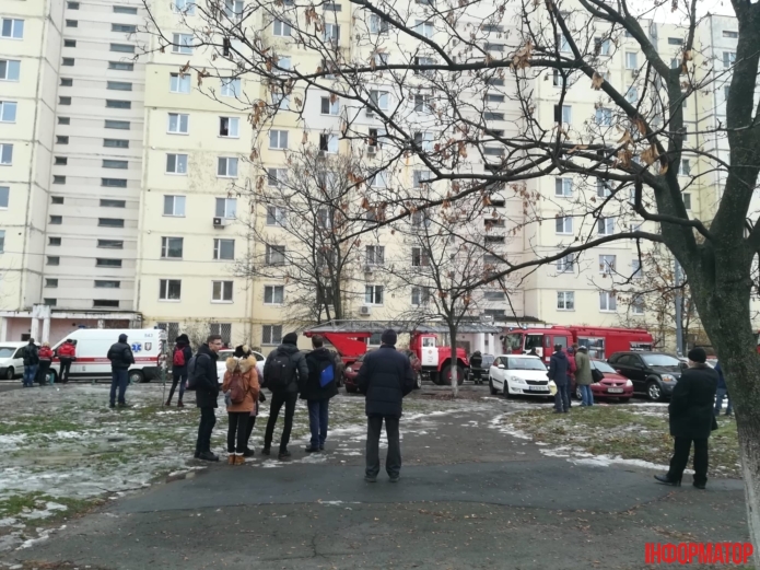 Запах гари слышен на всю округу: На столичной Оболони произошел масштабный пожар в многоэтажке (ФОТО) Запах гари слышен на всю округу: На столичной Оболони произошел масштабный пожар в многоэтажке (ФОТО)