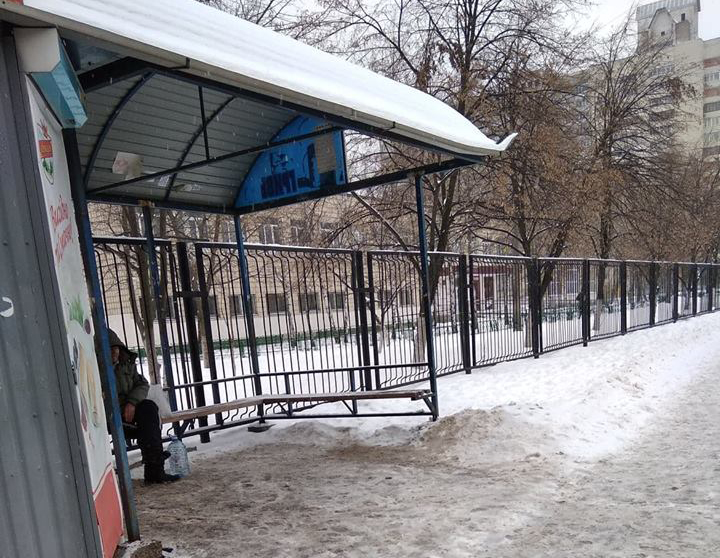 Селедка и &laquo;Оливье&raquo;: новогодние радости столичного пенсионера (ФОТО)