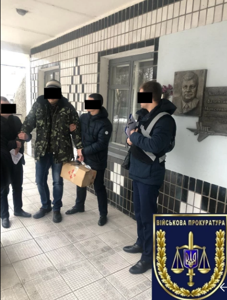В Запорожье на взятке поймали сотрудника &laquo;Укроборонпрома&raquo;: получил на руки 4,7 тысячи гривен (ФОТО)