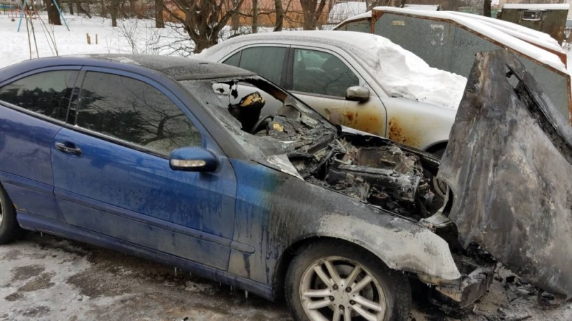 В Ровно подожгли автомобиль чиновницы горсовета (ФОТО, ВИДЕО) В Ровно подожгли автомобиль чиновницы горсовета (ФОТО, ВИДЕО)