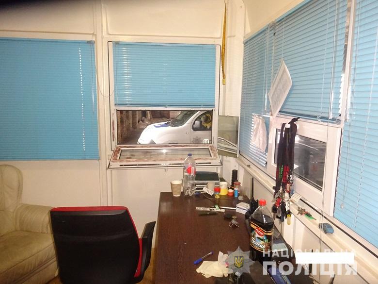 В Киеве угонщики автомобиля избили полицейского (ФОТО)