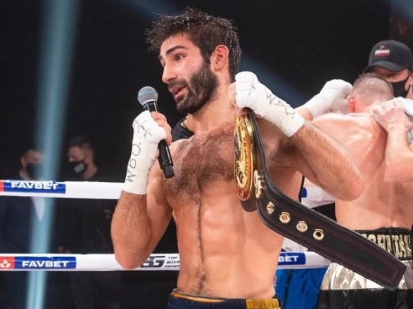 Украинский боксер защитил титул интерконтинентального чемпиона по версии WBO