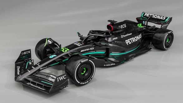Mercedes возвращается к черному цвету для сезона Формулы-1 2023 года Mercedes возвращается к черному цвету для сезона Формулы-1 2023 года