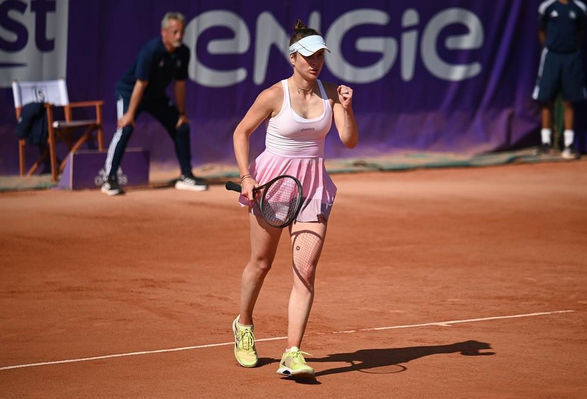 Теннис: Свитолина стала чемпионкой турнира WTA во Франции, обыграв россиянку Теннис: Свитолина стала чемпионкой турнира WTA во Франции, обыграв россиянку