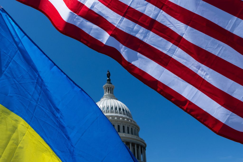 Флаги США и Украины