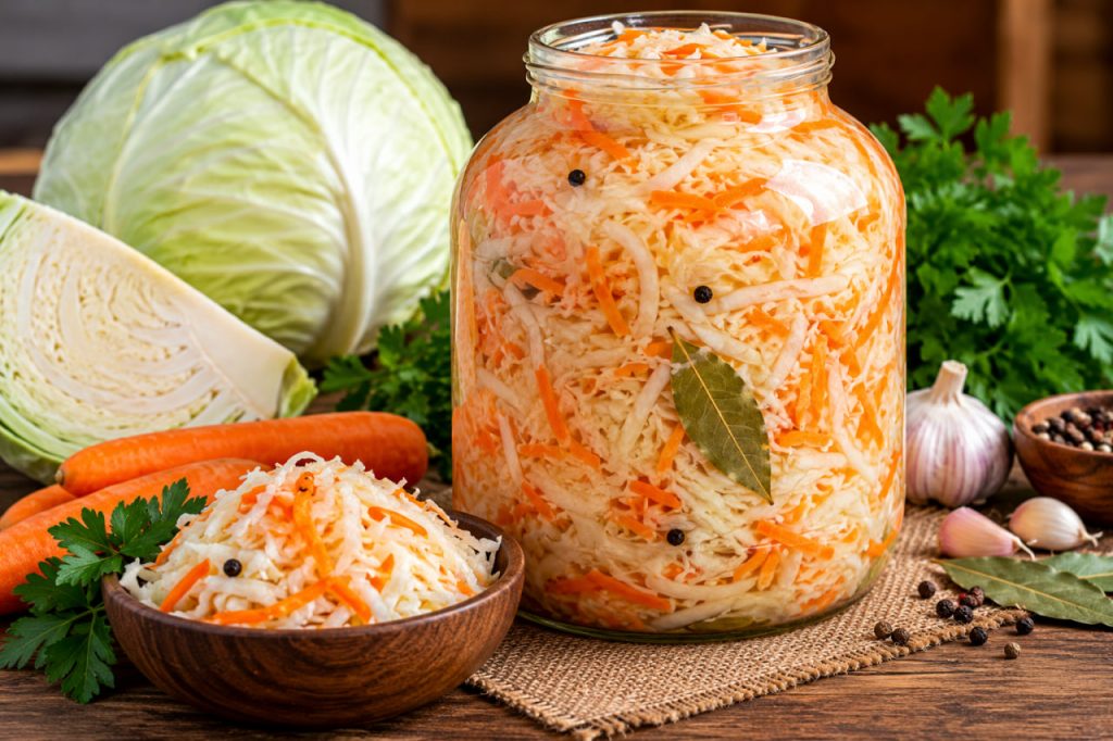 Маринованная капуста на 3-литровую банку: быстрый рецепт хрустящей капусты
