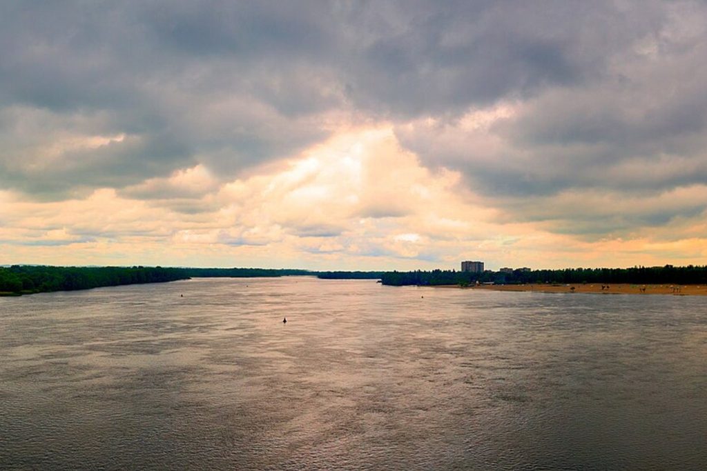Кременчуг, вид на Днепр с Крюковского моста, архивное фото