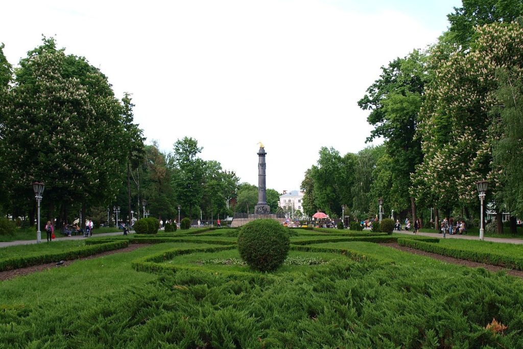 Корпусный сад в центре Полтавы