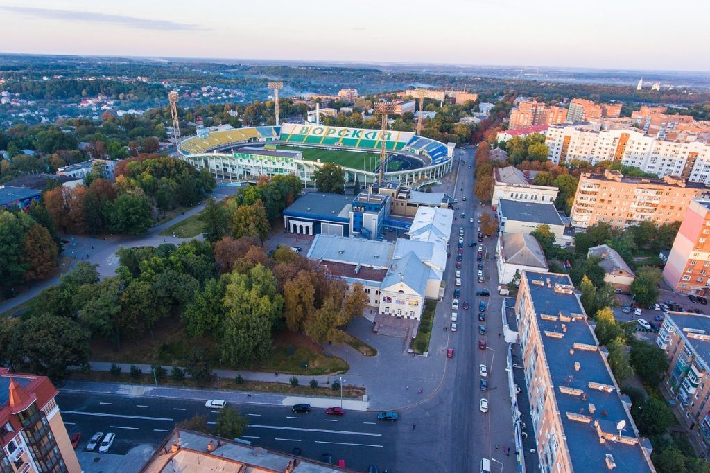Стадион и площадь Независимости в Полтаве, вид сверху